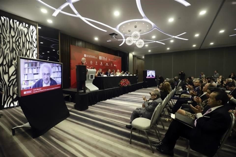 El escritor francolibanés estuvo presente en el anuncio del premio enlazado de manera remota.
