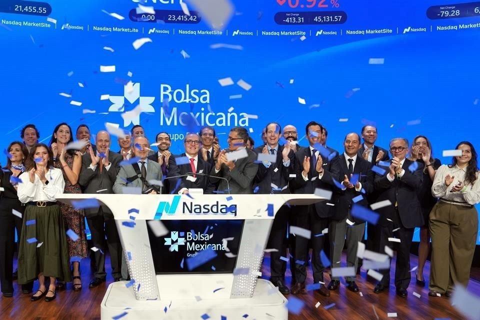 Directivos de la BMV,  líderes de instituciones financieras y del sector bursátil celebraron la apertura de operaciones en el Nasdaq.