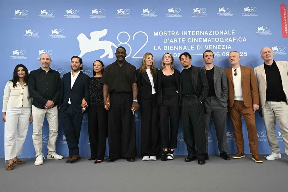 La directora trabajó junto a Noah Oppenheim, guionista y expresidente de NBC News, para construir un retrato auténtico de lo que podría ocurrir en esos cruciales minutos.