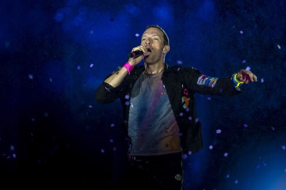 Chris Martin generó polémica en Londres tras invitar a fans israelíes al escenario y decir que todos somos 'iguales en la Tierra'.
