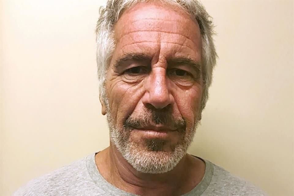 Varias víctimas del abusador sexual Jeffrey Epstein amenazaron con compilar una lista de nombres de personas vinculadas a esos abusos.