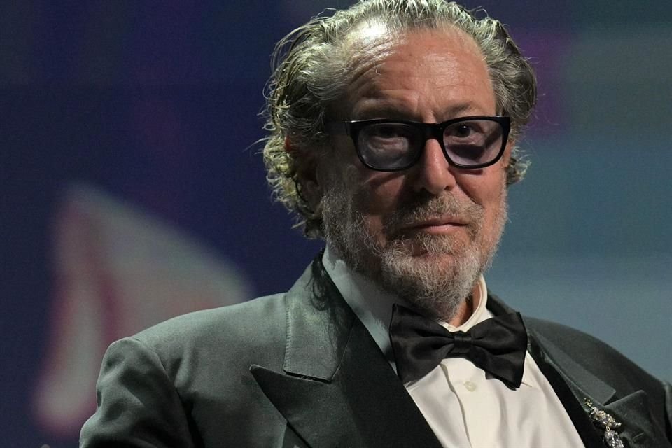 El cineasta Julian Schnabel, autor de 'La Escafandra y la Mariposa' y 'Basquiat', recibió el Premio Glory to the Filmmaker en Venecia.