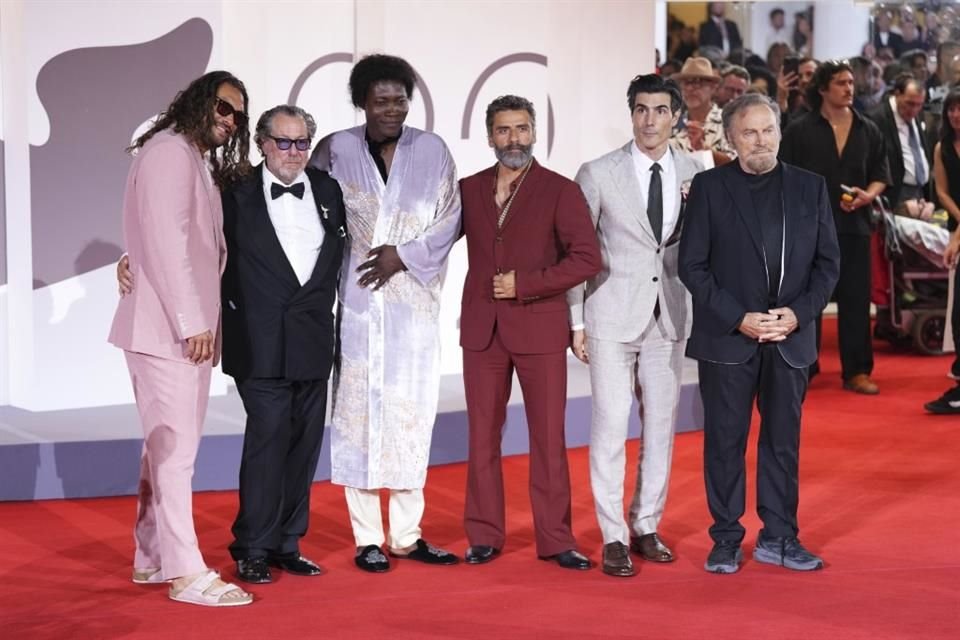 La cinta es protagonizada por Oscar Isaac, Gal Gadot, Gerard Butler, Al Pacino, John Malkovich, Martin Scorsese, Jason Momoa, Louis Cancelmi y Franco Nero.