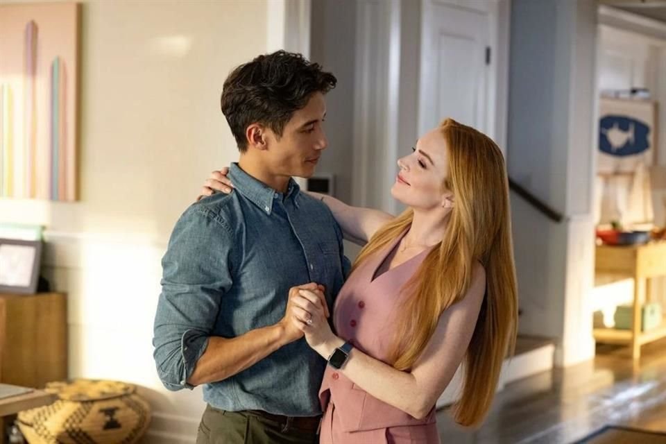 Por supuesto, el éxito de ambas películas se debe en gran parte a la química de su elenco, pero también a que la comedia surge de un lugar sincero e identificable.