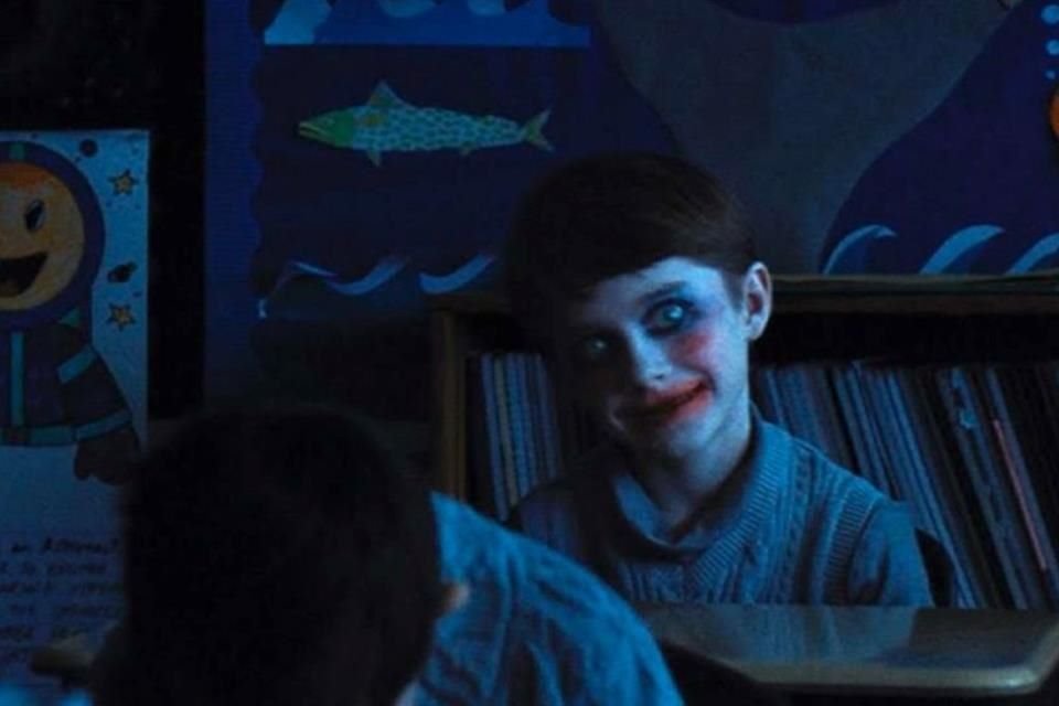 El armado del guion es prodigioso; cada situación sonaría absurda al relatarla por separado (no lo haré, no spoilers), y más inverosímil aún, si se describiera como un conjunto.