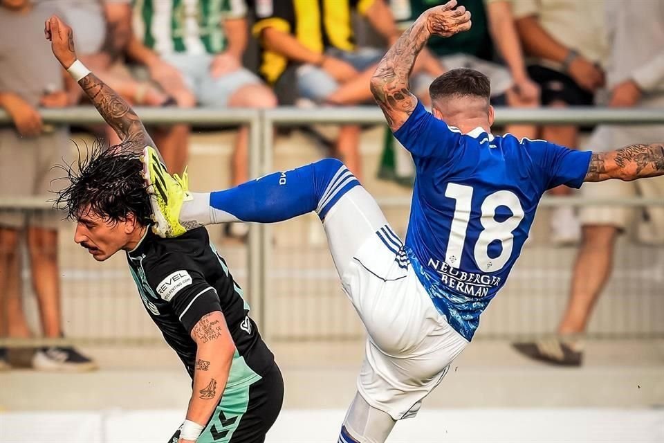 Intensa pelea en la pretemporada.