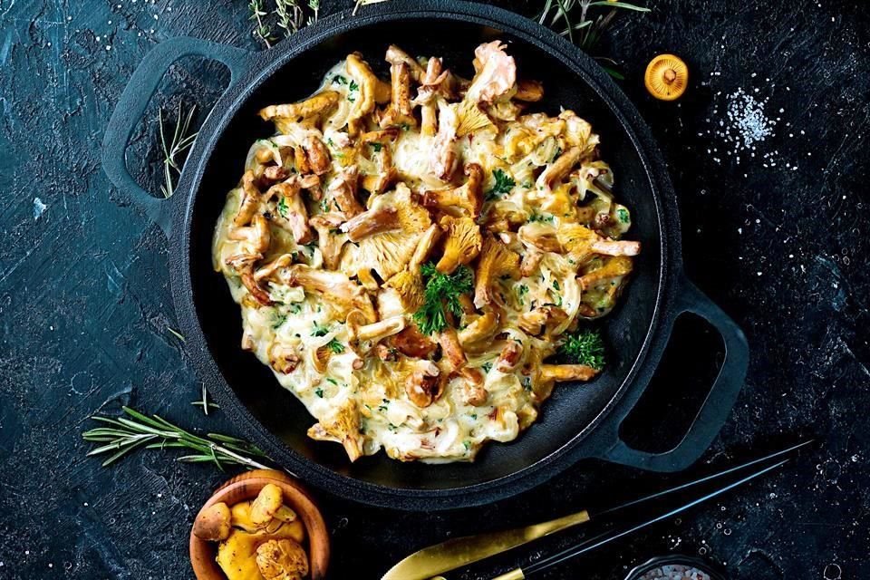 Brotan de la noche a la mañana, especialmente cuando cae la lluvia. Los hongos son alimentos de temporada que vale la pena disfrutar.