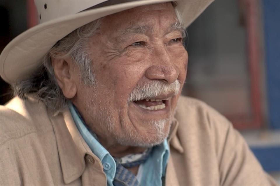 'Leonel Maciel (en la imagen) es un pintor extraordinario, polifónico, inclasificable en todos los niveles', elogia Ricardo Ariza. 'Y es un pintor muy juguetón, muy libre'.