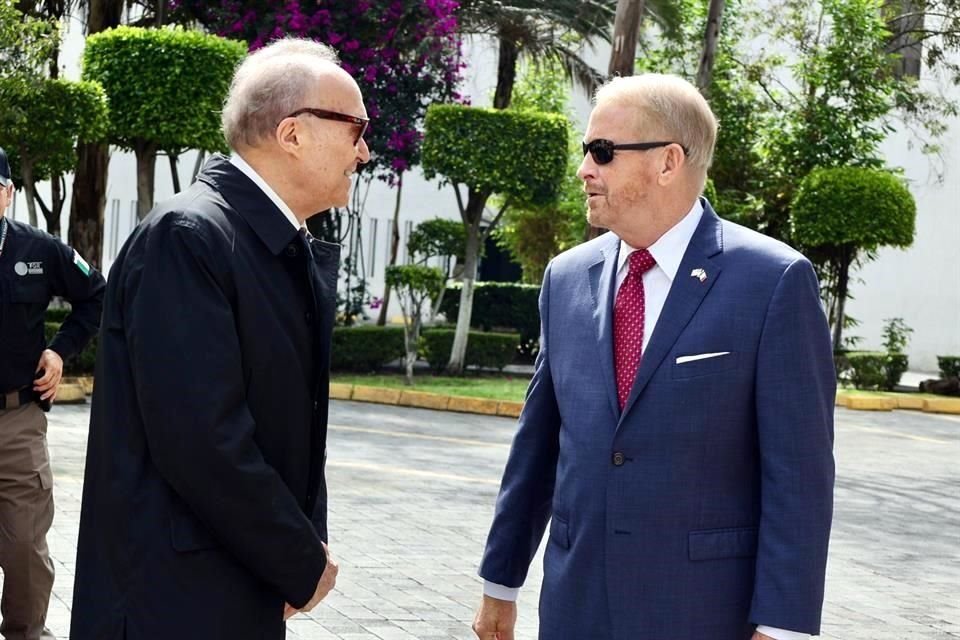 En la ceremonia estuvo presente el Fiscal General de la República, Alejandro Gertz Manero.