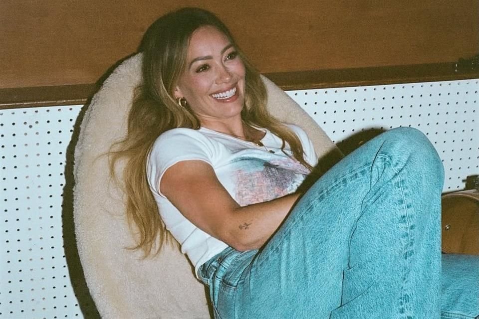 Hilary Duff, tras 8 años sin música nueva, anuncia su regreso con Atlantic Records y prepara docuserie sobre su vuelta a los escenarios.