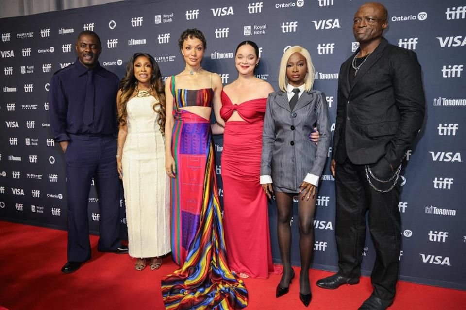 En la mayoría de las fiestas privadas o en reuniones promocionales, el protagonista de 'Luther' ha expuesto lo que ha sido su pasión de toda la vida: la música.