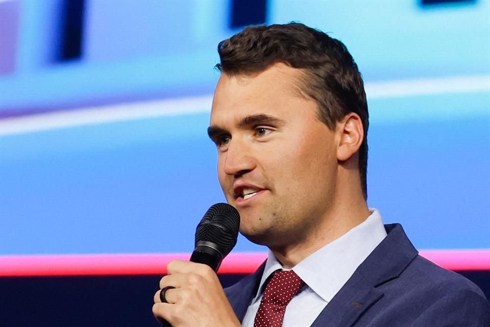 El activista de derecha pro Trump, Charlie Kirk, recibió un disparo en un evento universitario en Utah, según reportes.