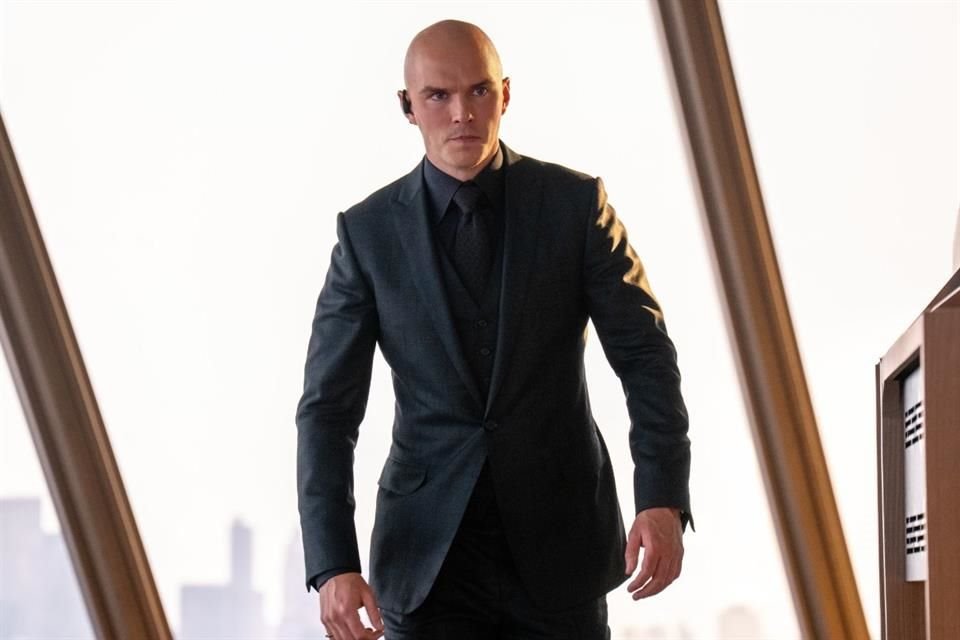 Lex Luthor y Superman tienen que trabajar juntos, hasta cierto punto, contra una amenaza mucho mayor.