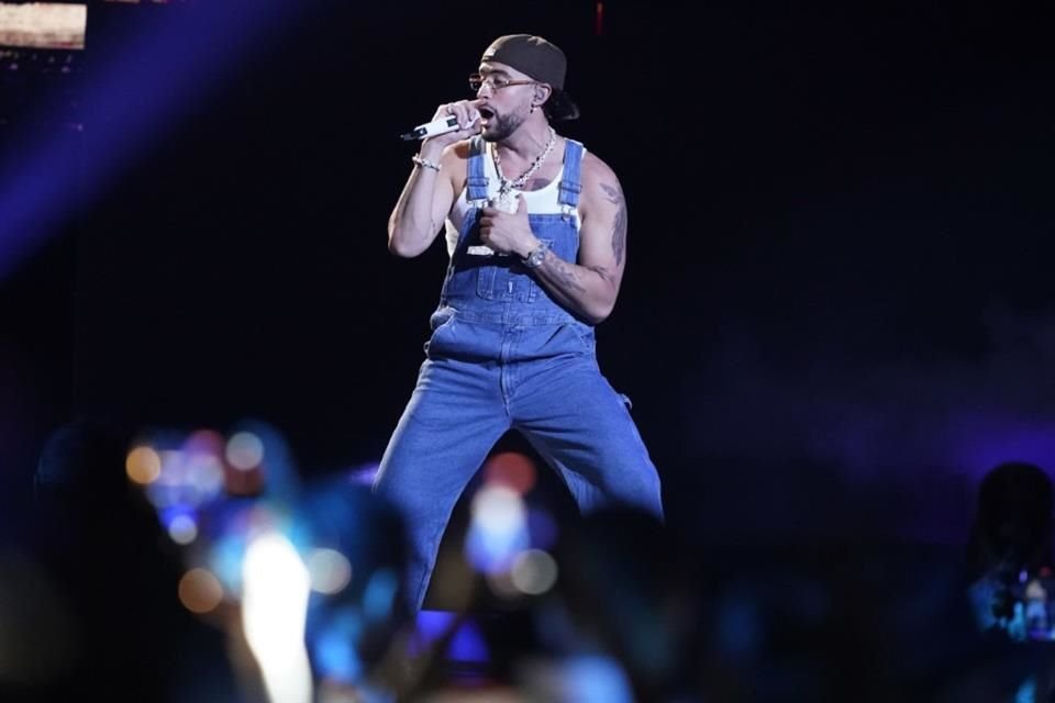 luego de su residencia de verano en San Juan, Bad Bunny emprenderá su tour mundial con paradas en Europa, Australia, Asia y Latinoamérica.