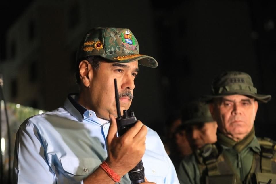 Lanza Maduro operación militar de 'resistencia' ante EU