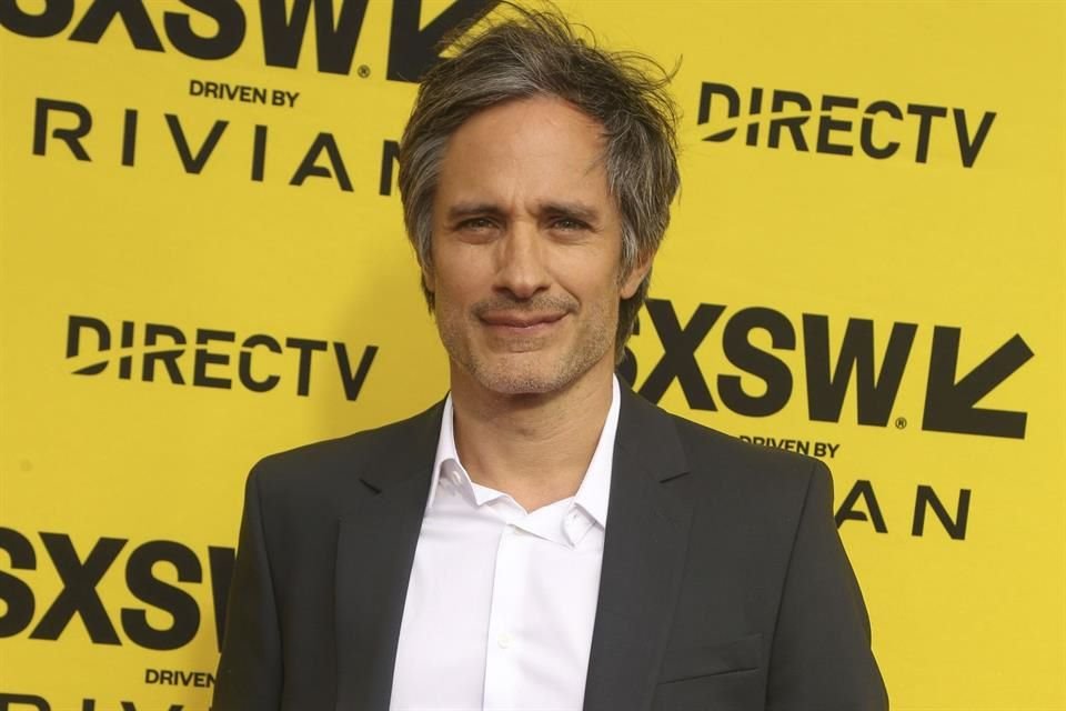 Gael García Bernal y el piloto alemán Timo Bernhard correrán en la Carrera Panamericana de este año como parte del equipo de Porsche.