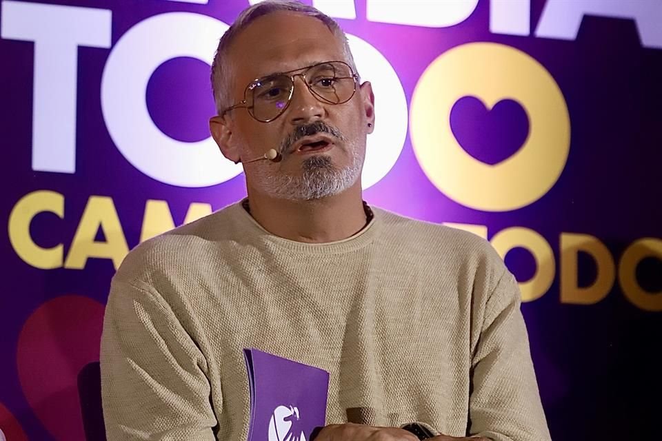 Arath de la Torre también forma parte del roast de conductores.