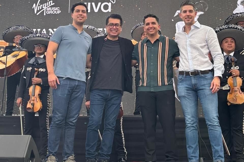 El gran ausente fue Iván Aguilera, heredero universal del cantautor, quien estaba confirmado en el evento; en su representación asistió su hermano, Jean Gabriel.