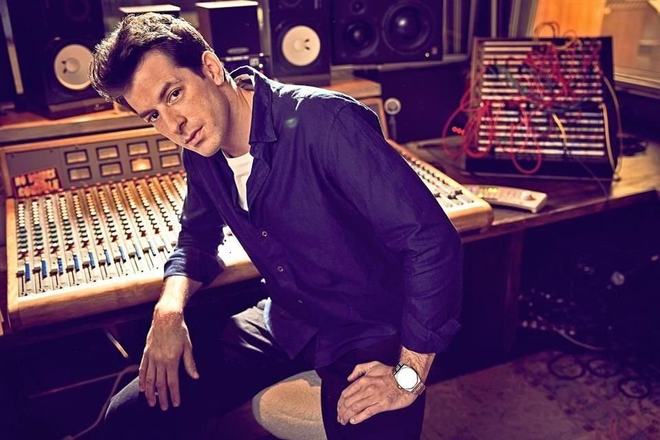 El productor musical británico Mark Ronson se ofreció para ser el DJ oficial de la esperada boda de Taylor Swift y Travis Kelce.