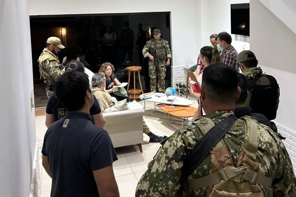 En una casa de lujo en Asunción, agentes paraguayos detuvieron a Hernán Bermúdez Requena, exsecretario de Seguridad de Tabasco, señalado como presunto líder del grupo criminal 'La Barredora'.