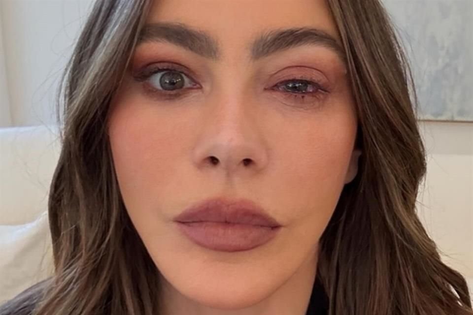 La actriz colombiana compartió en redes su visita de urgencia al hospital antes de la ceremonia.