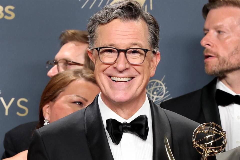 Stephen Colbert, tras ganar el Emmy a Talk Show, lanzó un mensaje crítico sobre la situación en Estados Unidos.