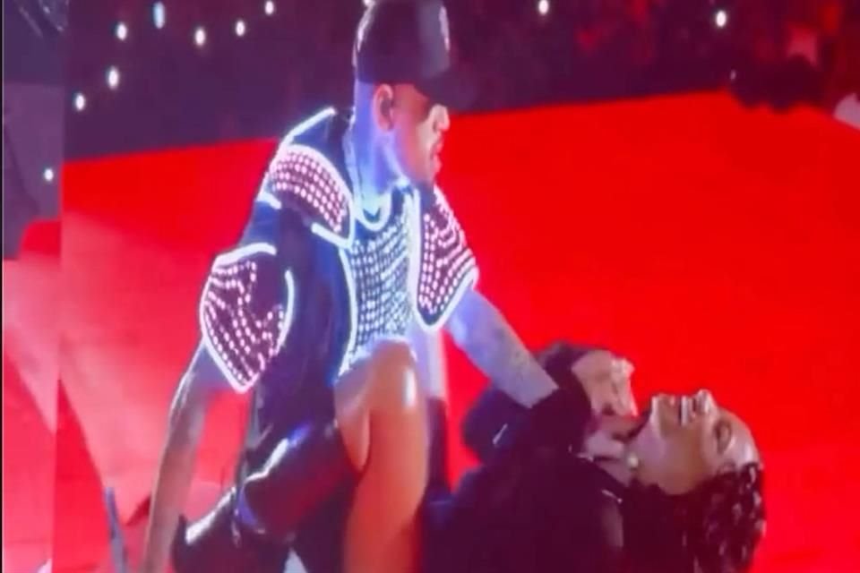El cantante Chris Brown le regaló un sensual baile erótico a la modelo Kayla Nicole, quien fue novia de Travis Kelce de 2017 a 2022.