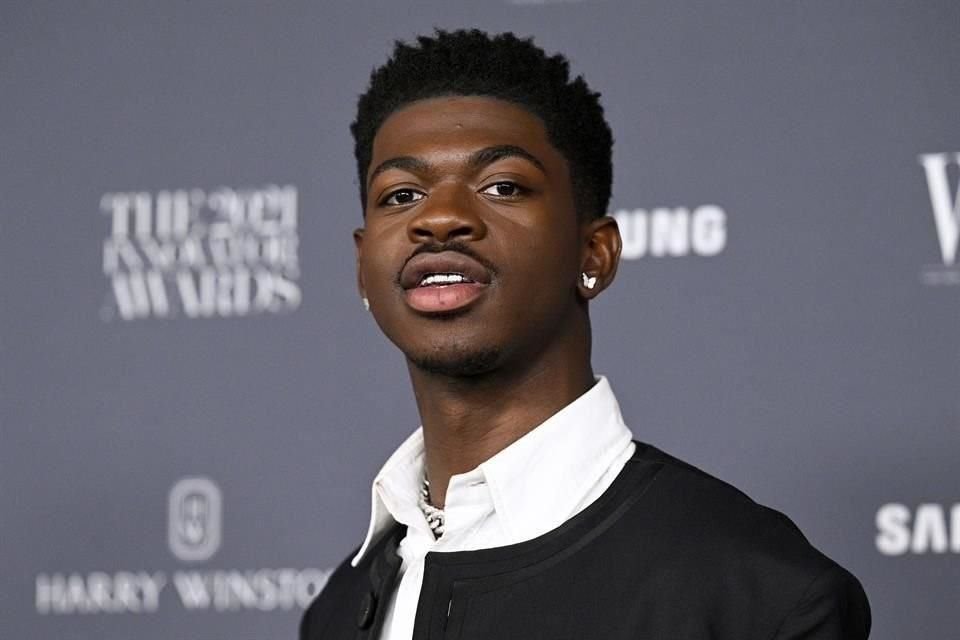 Tras deambular por las calles de Los Ángeles desnudo y agredir a unos policías, el rapero Lil Nas X entró a rehabilitación fuera de California.