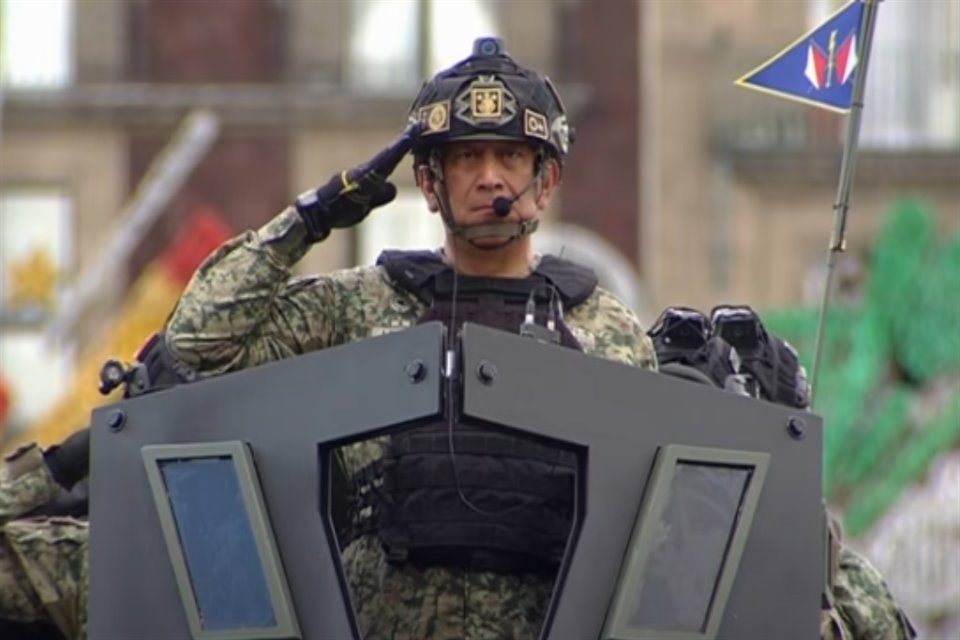 El General Francisco Leana Ojeda, comandante del Ejército desde julio pasado, encabeza el Desfile Militar de este 16 de septiembre.