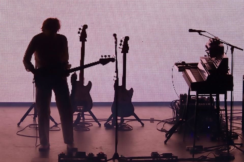 A las 21:00 horas exactamente introdujeron 'La Femme d'Argent', la mujer plateada del track que abre su producción.