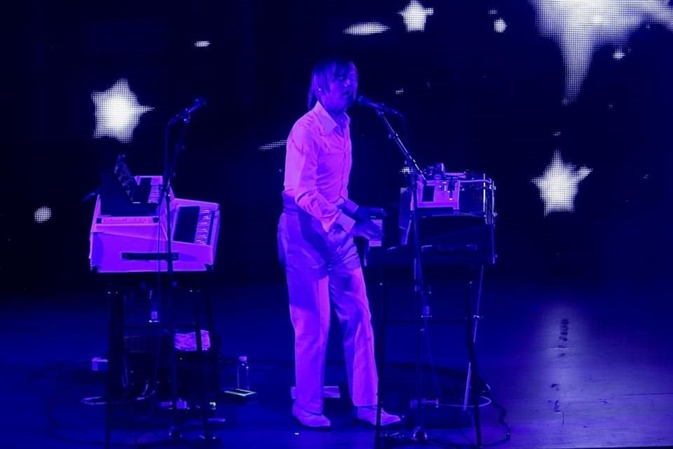 Para completar el recorrido astral, el binomio surgido en Versalles en los 90 eligió cortes de otras de sus producciones.