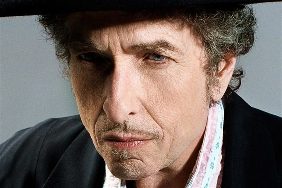 El icónico Bob Dylan anunció el lanzamiento de la colección 'Through The Open Window, 1956-1963', con 139 temas, 48 de estos inéditos.