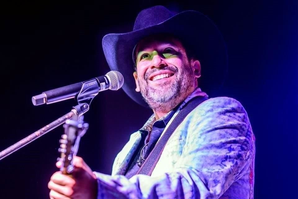 Conocido por éxitos noventeros como 'Desvelado' y 'Se Murió de Amor', Pulido ha sido nominado cinco veces al Grammy Latino y 22 veces al Premio de la Música Tejana, con ocho triunfos.