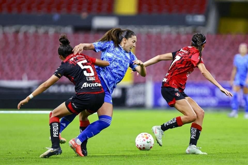 Repasa las imágenes del triunfo de Tigres Femenil sobre las Rojinegras del Atlas.