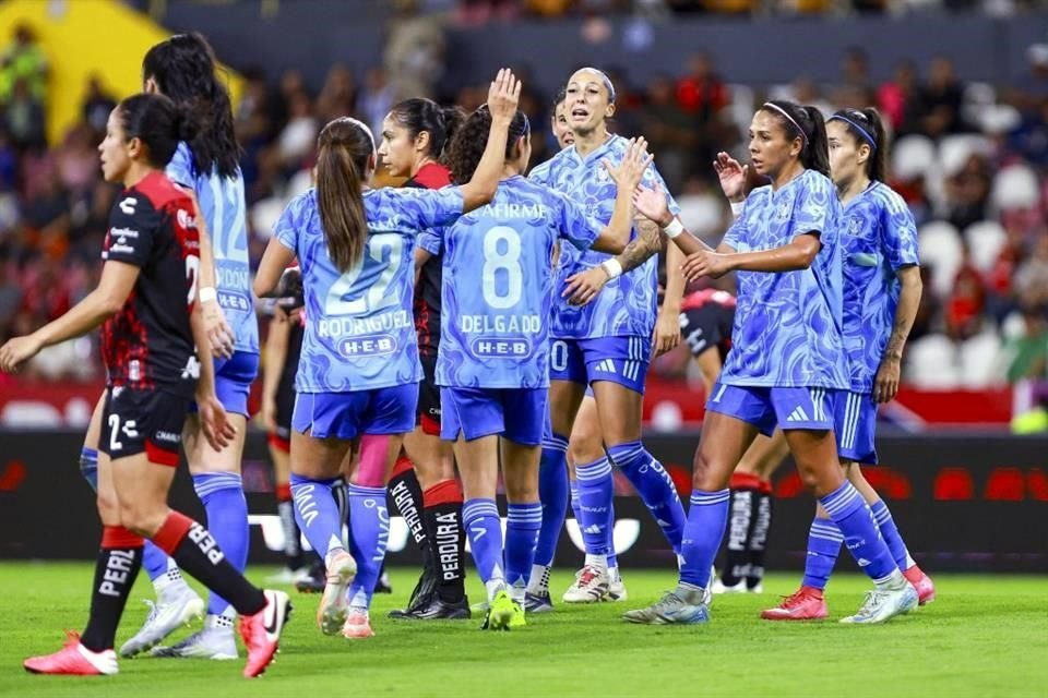 Las Amazonas siguen sólidas arriba y a la defensiva.