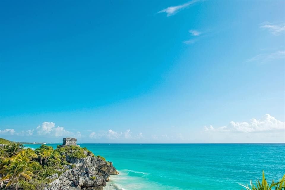 The Tulum Archaeological Zone goes beyond its most famous postcard view of the turquoise sea.
