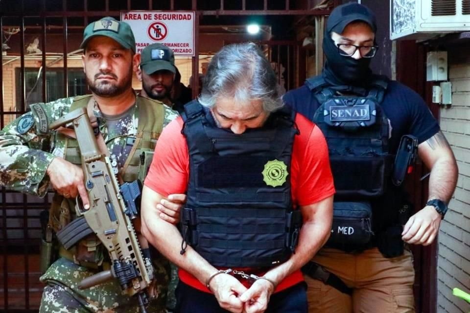 El tabasqueño Bermudez Requena, tras salir de Paraguay, hizo una escala en Colombia, posteriormente a Chiapas, luego a Tabasco, luego Campeche y, finalmente, Ciudad de México.
