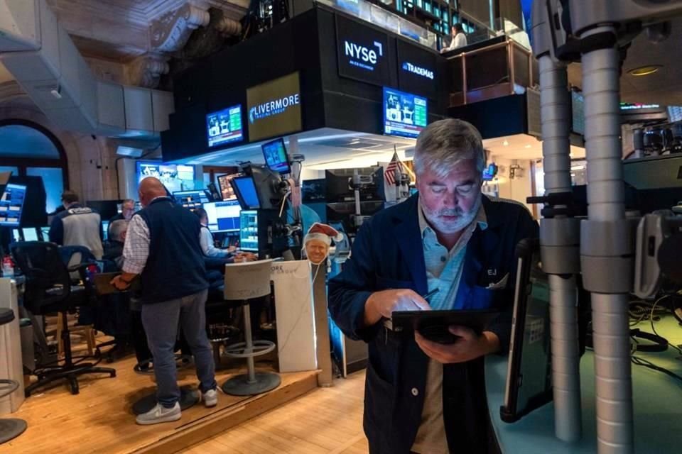 El presidente de la Comisión de Bolsa y Valores de EU (SEC), Paul Atkins, consideró viable un cambio, pero definido por el mercado.