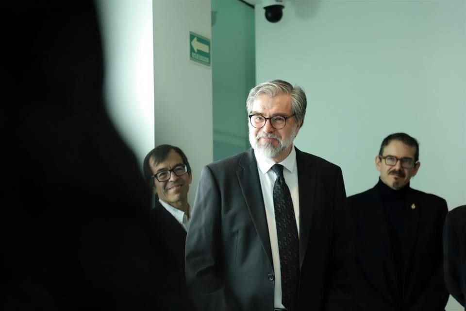 Hubo guardia de honor en la que la Academia Mexicana de la Lengua (AML) le rendió homenaje a Julieta Fierro.