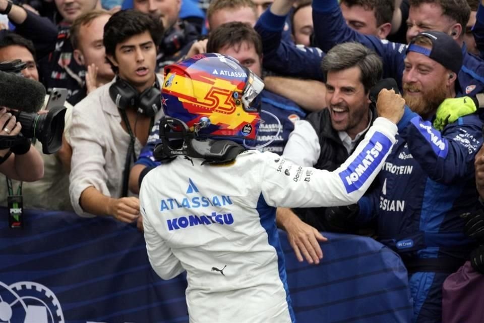 Carlos Sainz tuvo un gran fin de semana y le alcanzó para subir al podio.