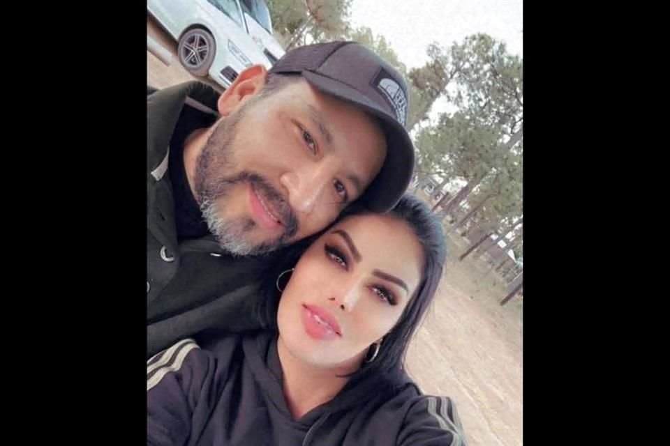 El cirujano Víctor Rosales y la mamá de la adolescente.