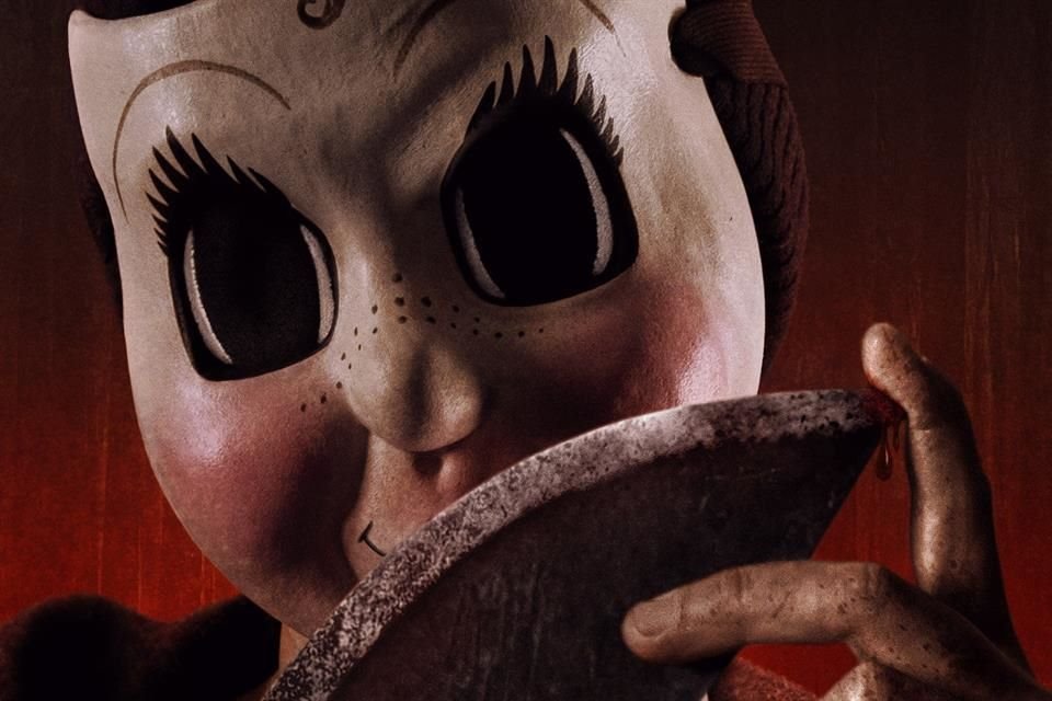 Esta secuela retoma la acción después del final de la primera cinta, con Maya en el hospital recuperándose del trauma y las heridas inflingidas por los asesinos Pin-Up Girl, Dollface y Scarecrow.