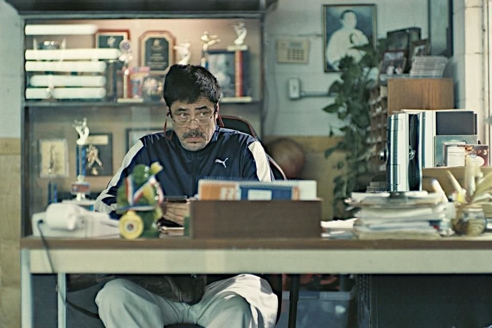 Sensei Sergio (Benicio Del Toro) es uno de los roles más entrañables del relato.