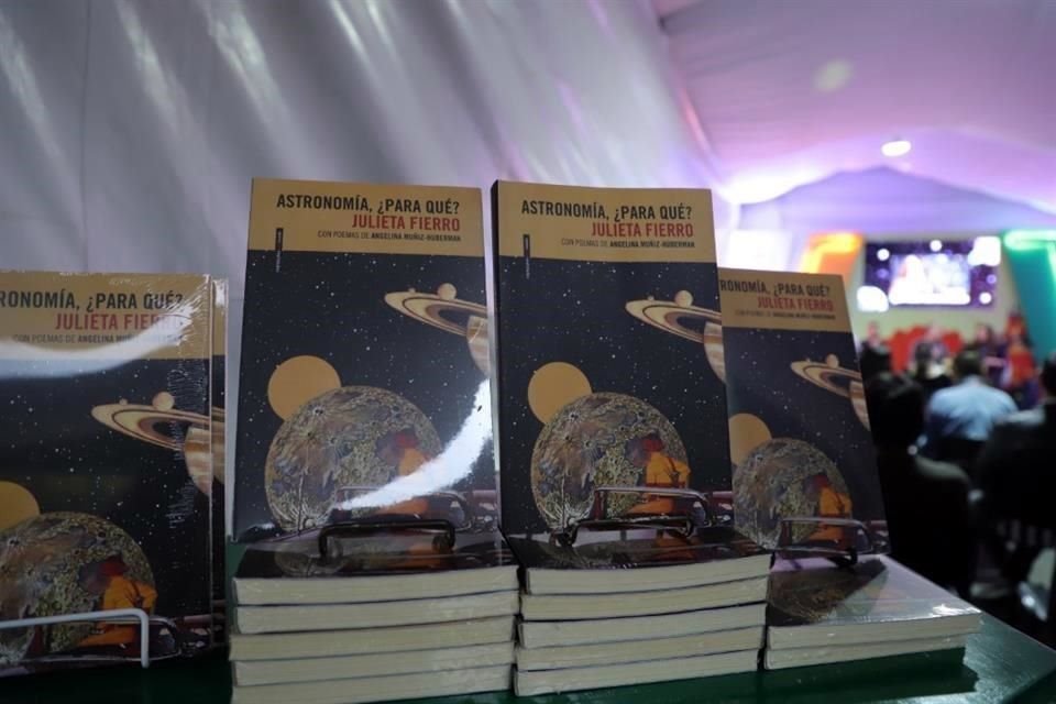 Eduardo Rabasa adelantó que además del libro 'Astronomía, ¿para qué?', publicado por Sexto Piso en 2024, Julieta Fierro dejó un libro de astronomía mesoamericana que se publicará próximamente.