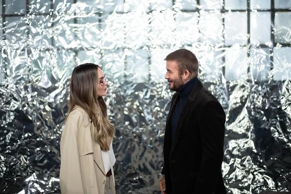 Durante el evento, Belinda y Beckham compartieron momentos frente a las cámaras, posando semi abrazados y conversando animadamente.