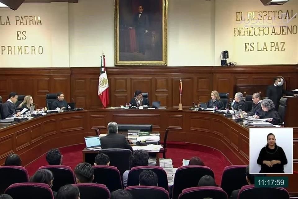 Las Ministras Estela Ríos y Lenia Batres aplaudieron la nueva Ley Minera.