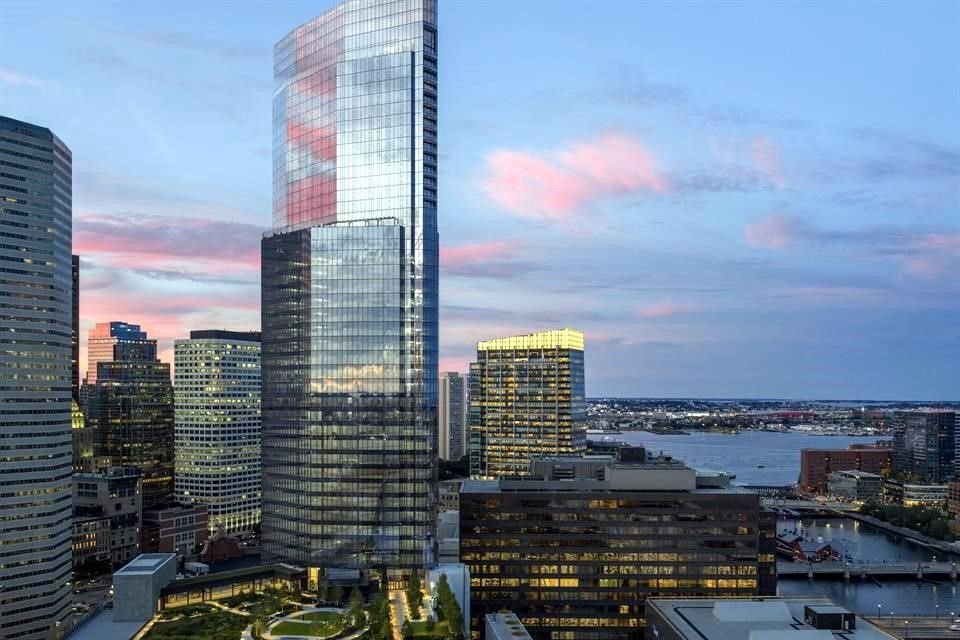 La nueva torre remodela el horizonte urbano, complementando a la perfección el tejido urbano circundante.