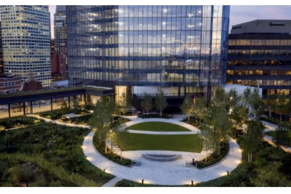 La explanada está diseñada para brindarle a Boston la experiencia de una llegada acogedora, amplia y conectada con su pasado y futuro.