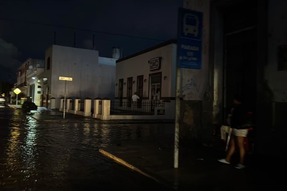 La Presidenta Sheinbaum aseguró que en una hora se restablecerá la energía eléctrica en toda la Península de Yucatán, tras el apagón.