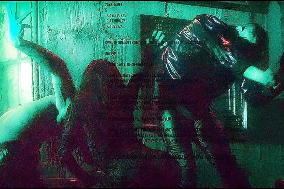 La puesta en escena 'Egregor' se presenta en la Capilla Gótica del Instituto Cultural Helénico.